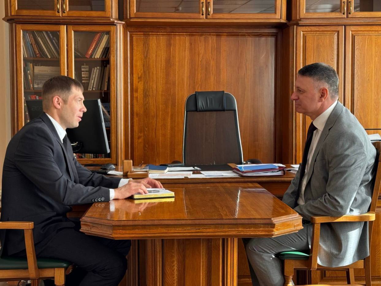 Участник программы «Наши герои» Сергей Стулов проходит стажировку у саратовского вице-губернатора